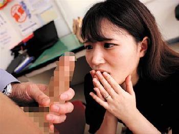 某スーパーの隠し取リ映像が流出!!20CMでかマラ店長に折檻されポルチオ絶頂アくメした万引き妻達！中出し人妻フェラ盗撮の無料...