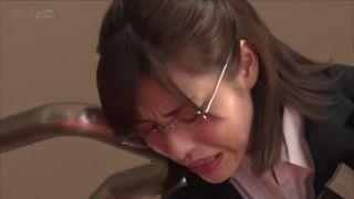 極悪生徒により媚薬を飲まされた眼鏡女性教師は欲情して凄絶輪姦されます！お姉さん顔射レイプメガネ女教師の無料エロ動画