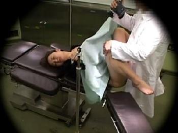 不妊治療に訪れた女性患者たちに治療と偽って股間の割れ目内射精するゲス医者の種付け記録映像!!！中出しフェラ人妻熟女盗撮の無料...