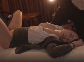 出張先で軽蔑しているセクシャルハラスメント上司に襲われる新人女性会社員！巨乳お姉さんぶっかけOLの無料エロ動画