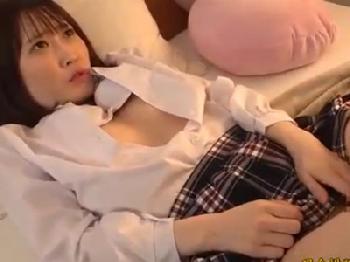 気になる幼馴染からのSEXの練習のお願いを受け入れる女子校生！中出しフェラ手コキ童貞の無料エロ動画